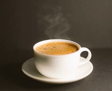 چائے کے کتنے کپ پیتے ہو دن میں 
a) 5+ (پاگل)
b) 3-4 (نارمل)
c) 1-2 (ہیلتھی؟)
d) صفر (تم انسان ہو؟ 😱)