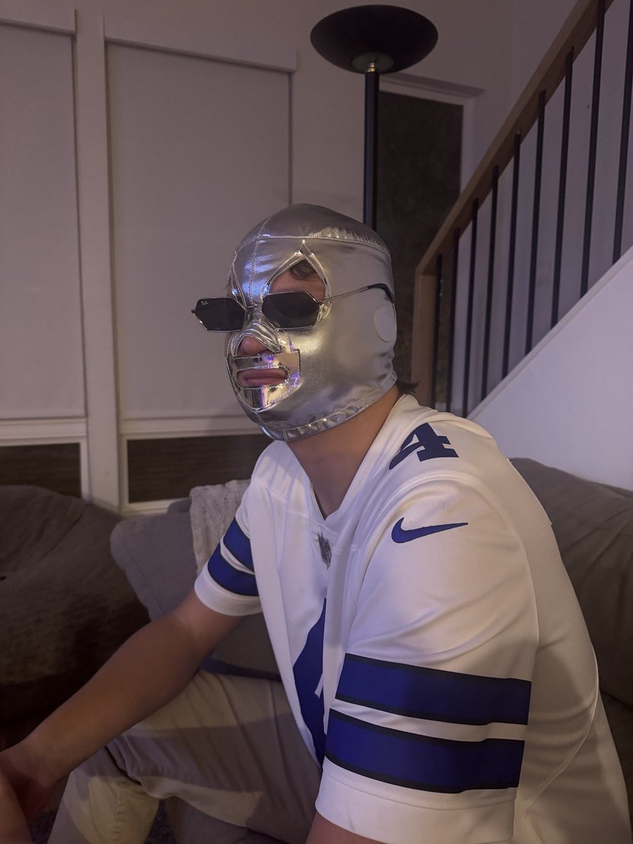 texpharaoh's tweet photo. Jerry Jones gimp #tweetbeforeyouthink https://t.co/UgKe7OJhWp