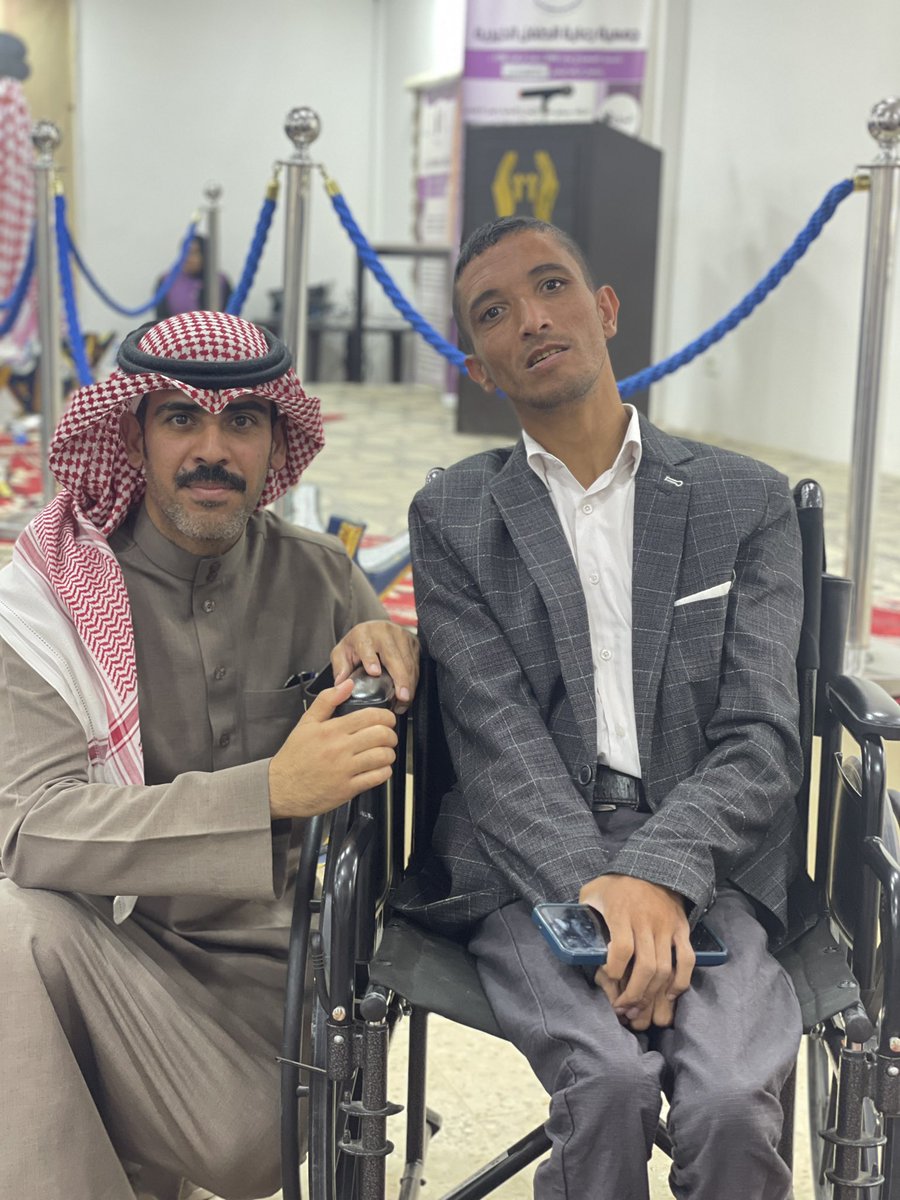 3day89's tweet photo. الصديق والاخ  الروائي عاهد العظامات  
@hghghb6767 
هذا الرجل كان شريكي في النجاح  وملهم قريحتي وانا كنت لسان حاله في مسرح شاطيء الراحة 

#شاعر_المليون_12 https://t.co/HtGNGTYee0
