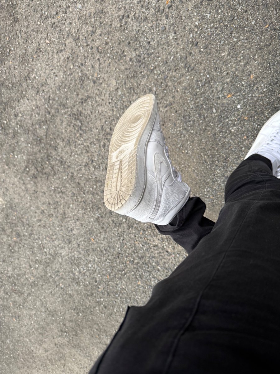 sneaker like tweet media