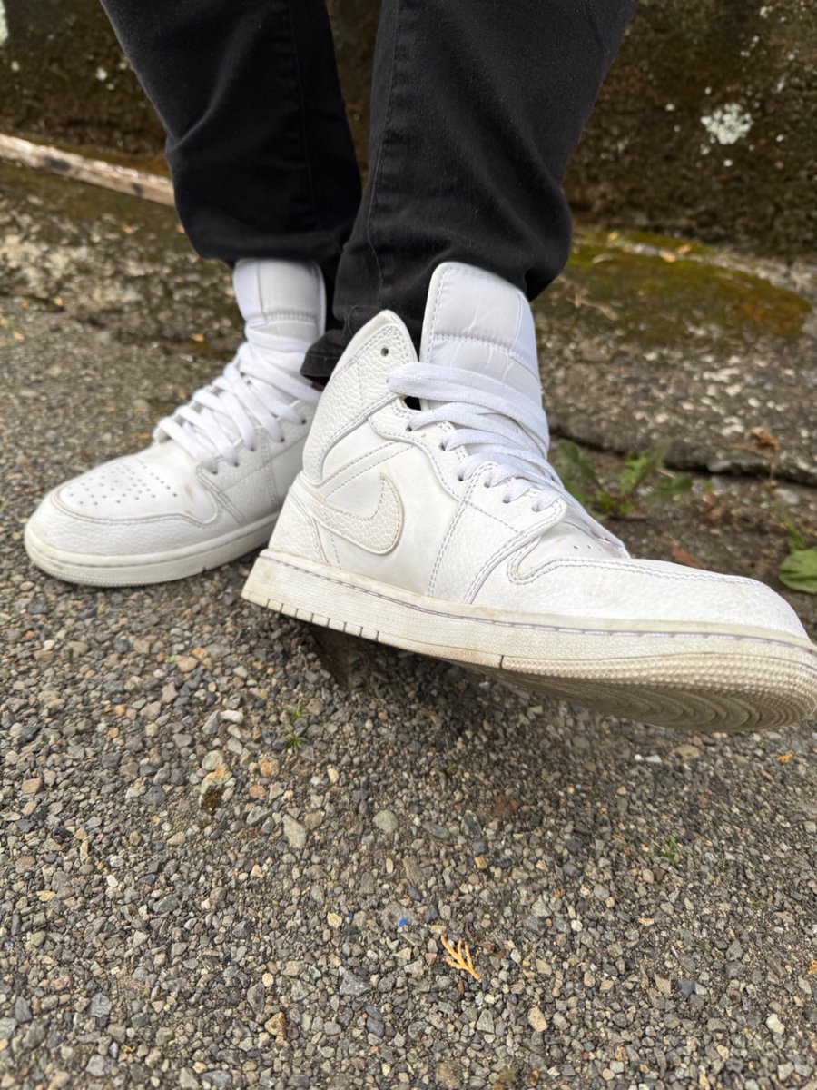 sneaker like tweet media