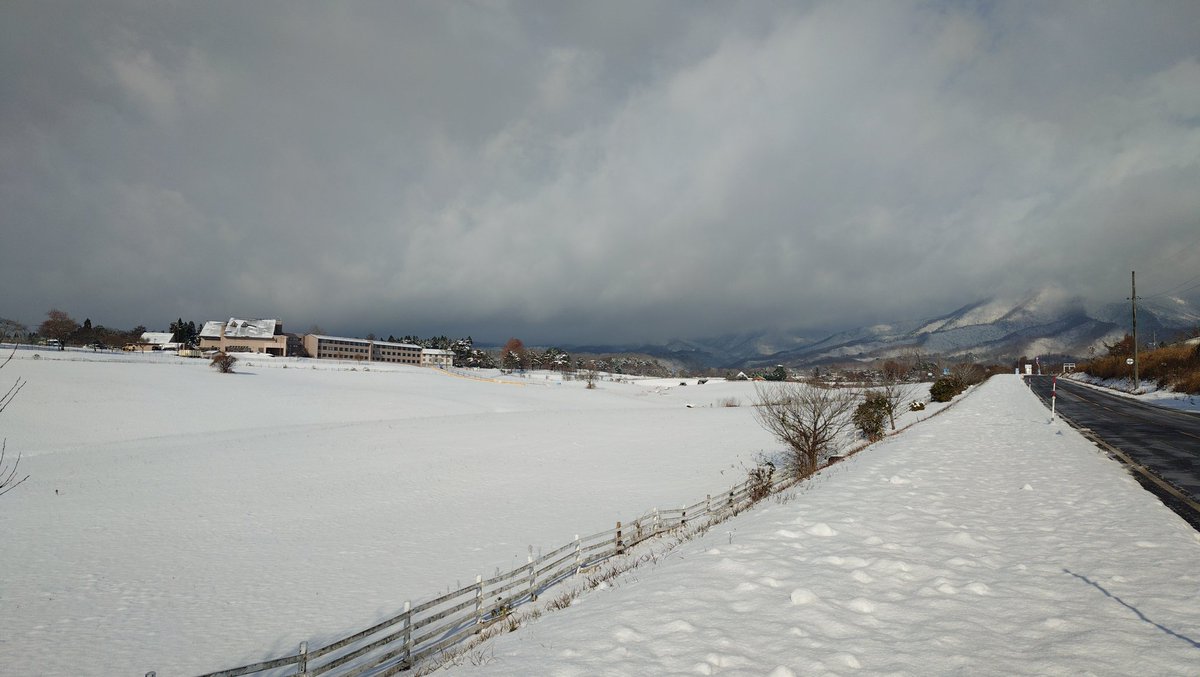 nomjunjp's tweet photo. 蒜山は雪国でした。 https://t.co/qgYkLgu5HW