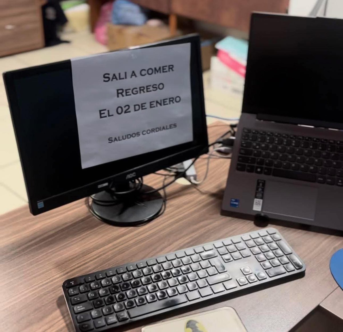 elwikitio's tweet photo. El de atrás pagará 😅 https://t.co/cECnkLX9Ai