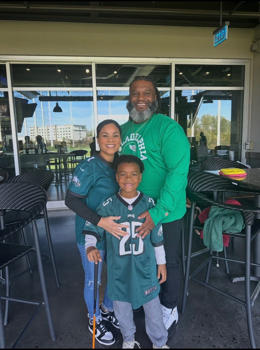 LugoffElginGbb's tweet image. Welcome to the family. Coach! 

Hello Lady Demon Family,
My name is Julius Goodwin, and I am excited to join the Girls’ Basketball Program as the new Assistant Coach. I am married to my beautiful wife, Mimi, and together we have four children. 

#hustLE
#1LE❤️💙💙❤️🫡💯