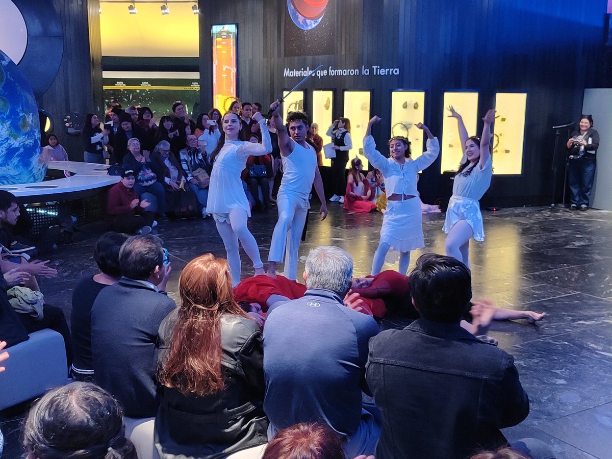 NDE_MHN's tweet photo. Un aplauso gigante a Danza Iztacala por hacer de la Noche de las Estrellas 2025 #NDE2025 una experiencia tan increíble

#hawc10 #nancyroman100 #IYQ2025 #tenochtitlan700 ✨🪐🔭 https://t.co/W2K8UnGfsT