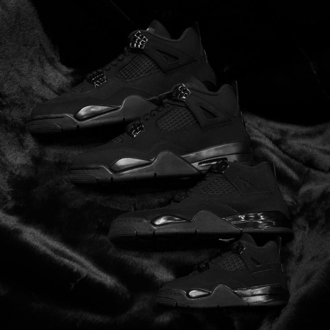 SNKR_TWITR tweet media