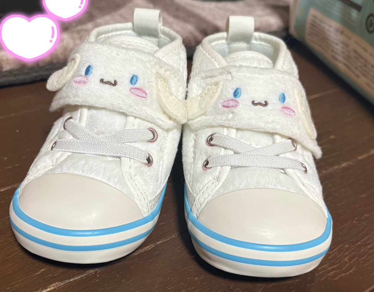 NEMU_OTS's tweet photo. 最近子どもがサンリオにハマってるのでサンリオの靴買ってもらった🤣
バチくそ可愛い https://t.co/BCY6g4vKVW