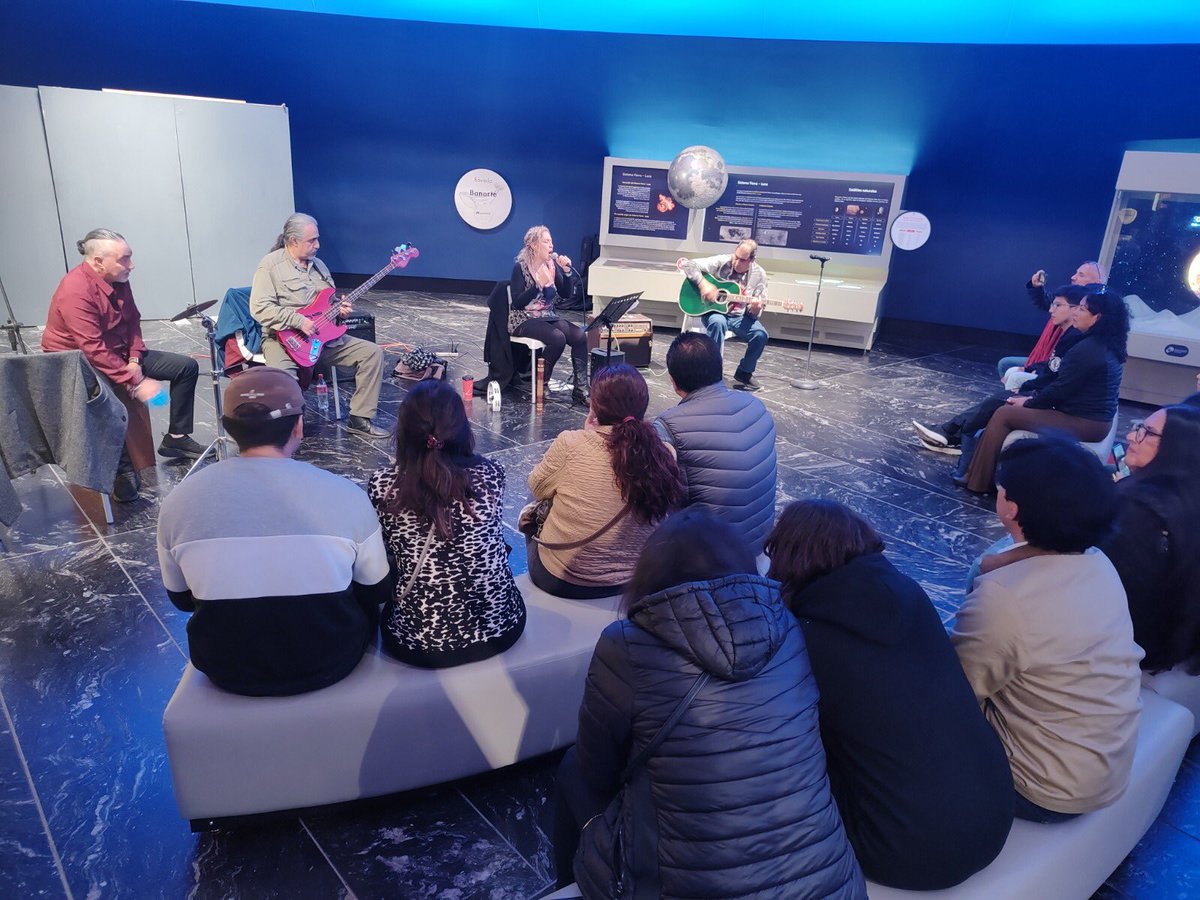 NDE_MHN's tweet photo. ¡Misión cumplida! Cerramos con broche de oro la Noche de las Estrellas 2025 #NDE2025 agradecemos a Dan Hamud y Caleidoscopio su participación en este evento astronómico 
#hawc10 #nancyroman100 #IYQ2025 #tenochtitlan700 ✨🪐🔭 https://t.co/bfiLajw1RP