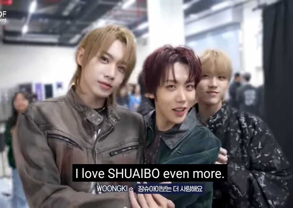 woongyence's tweet photo. the lesbian couple and their child #bokiz https://t.co/FgEG02fhbH