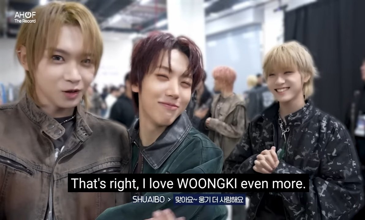 woongyence's tweet photo. the lesbian couple and their child #bokiz https://t.co/FgEG02fhbH