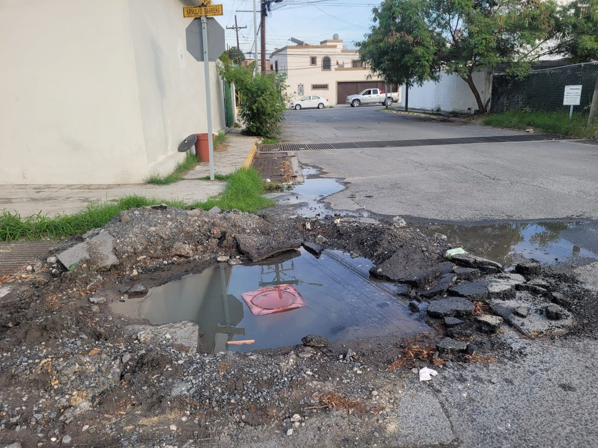 Vecinos reportan "trabajos" de <a href="/ayd_monterrey/">Agua y Drenaje Mty</a> abandonados desde hace meses, 📍 Arnulfo Barrera y Olivos, Hacienda Los Morales 3er sector, San Nicolás. <a href="/Cicmty/">CIC</a> <a href="/GobSanNicolas/">Gobierno de San Nicolás</a> <a href="/telediariomty/">@telediariomty</a>