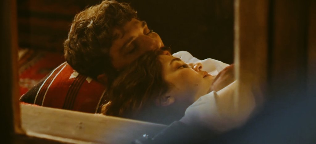 “Vardığım anda bütün yorgunluk anlarını unuttum… O uzun yolculuktan sonra o kucak beni sarınca.”
#Yılser #Halef #HalefKoeklerinCağrısı #Yılser