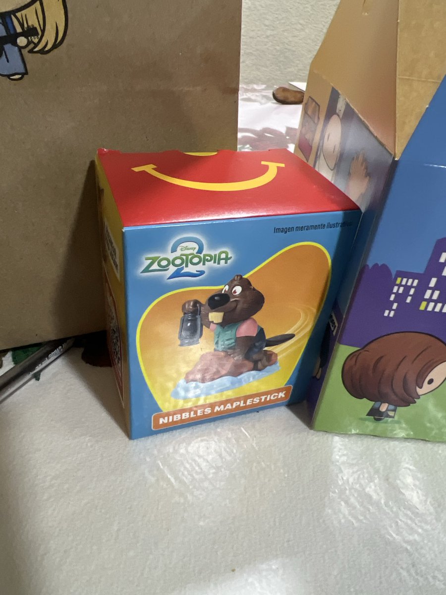 Drivingchif's tweet photo. @McDonaldsMexico  que clase de broma es esta? pido un paquete especial de FRIENDS y me llega esto? https://t.co/8eQiZplMwU