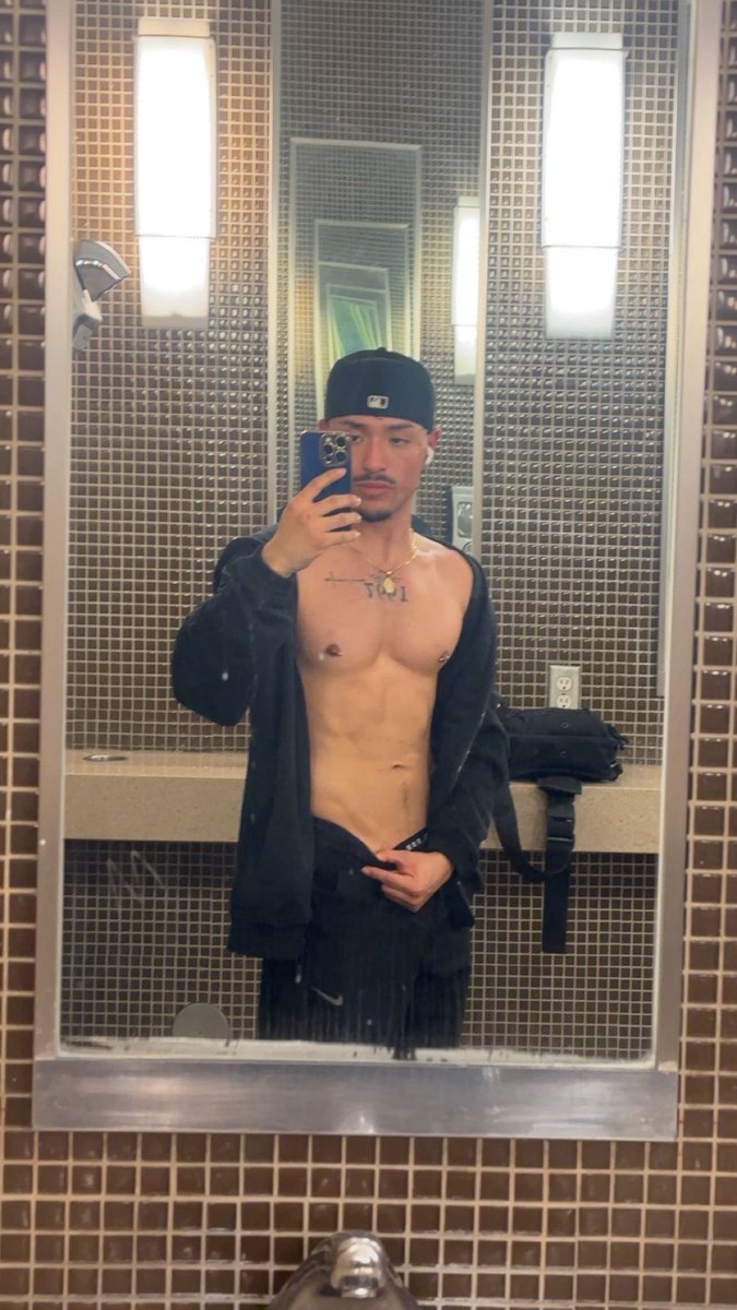 chino 🔱 tweet media