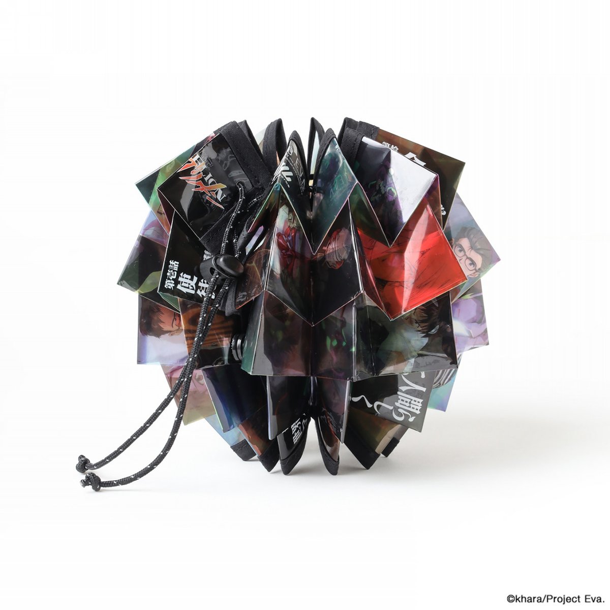 【JUST DROPPED】
NEON GENESIS EVANGELION solol by solworks

radio-eva.jp/view/item/0000…

一見ステンドグラス調のシェード、近づけばエヴァンゲリオンの名シーンが連なったストーリー性のあるデザイン。
30周年を記念するプレミアムなアイテムとなっております。

#RADIOEVA 
#EVANGELION