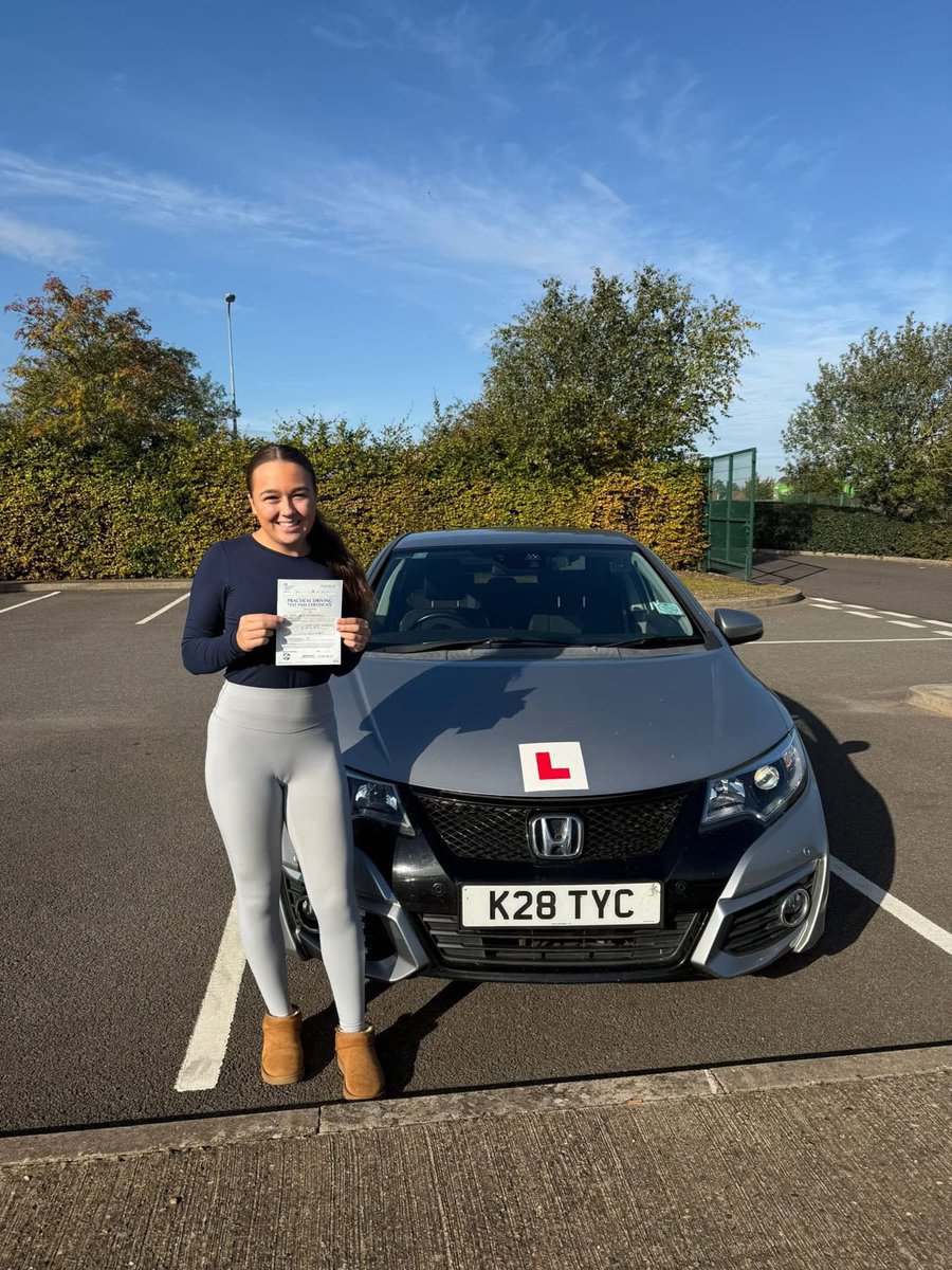 YorksBob's tweet image. Wonder if she realised how tight her leggings were?