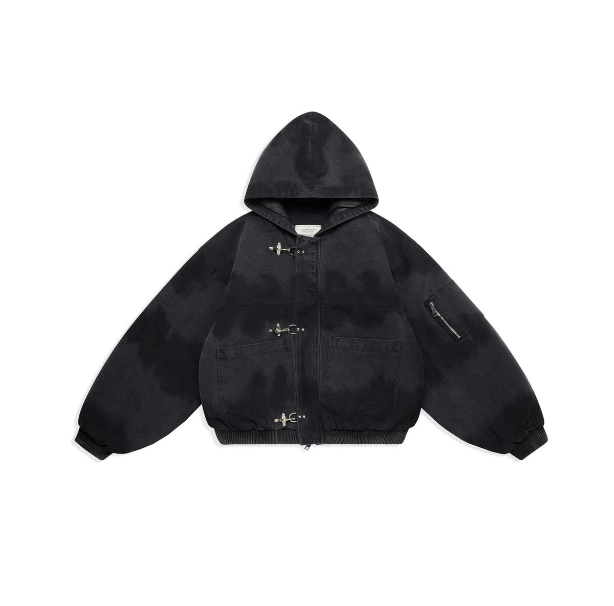 今ガチで愛用してるボンバージャケットがこれ。ワイドな身幅に短丈の