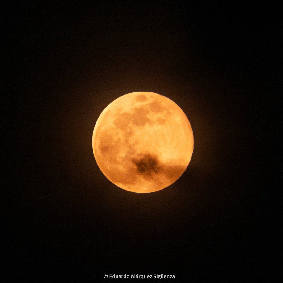 Piensen en algo bonito para soñar… Última súper luna llena del año 2025!!! 🌕📸

-Vista desde la Ciudad de México. 

#LunaLlena #Cdmx #jems 
<a href="/webcamsdemexico/">Webcams de México</a>