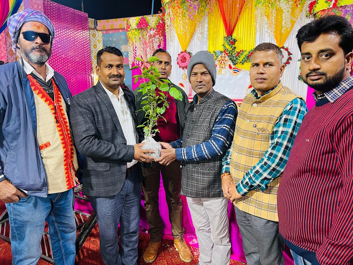 DrSatya40008824's tweet photo. बधाई एवं शुभकामनाएं.
#जलजीवनहरियाली #हथुआ #मीरगंज #बिहारसरकार #पौधारोपण #गोपालगंज #बरवाकपरपुरा #बिहार #SelfieWithSapling #पौधा @Dist_Gopalganj https://t.co/TuDO6RG87z