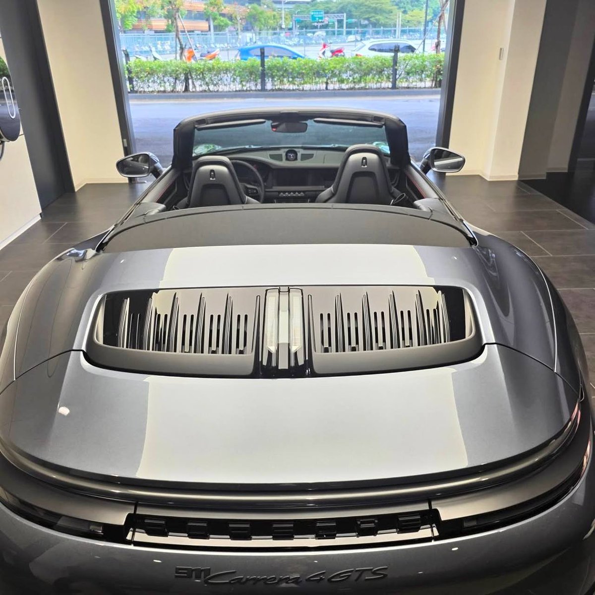 Waycsutton's tweet image. この车を见た瞬间、もう心は今の车にないかも…😅