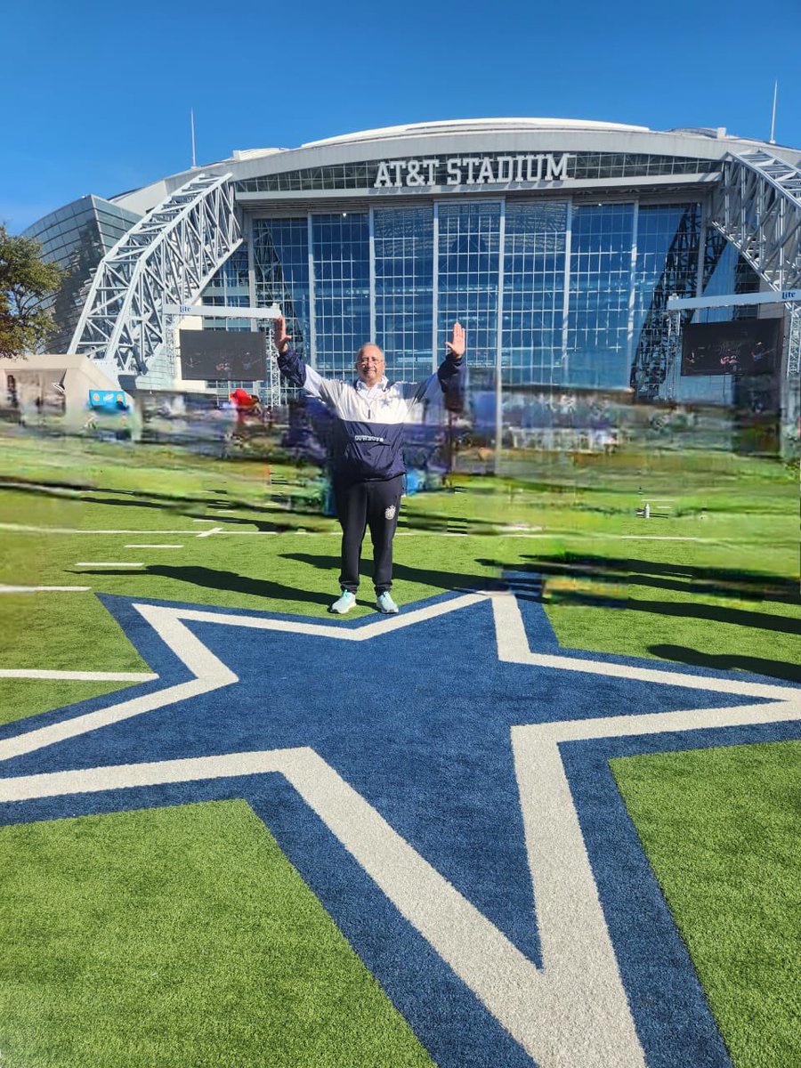 Gustabernal65's tweet photo. @FOXImpactoNFL Saludos @pepesegarra desde el AT&amp;T vs Kansas https://t.co/br2mBKJfun