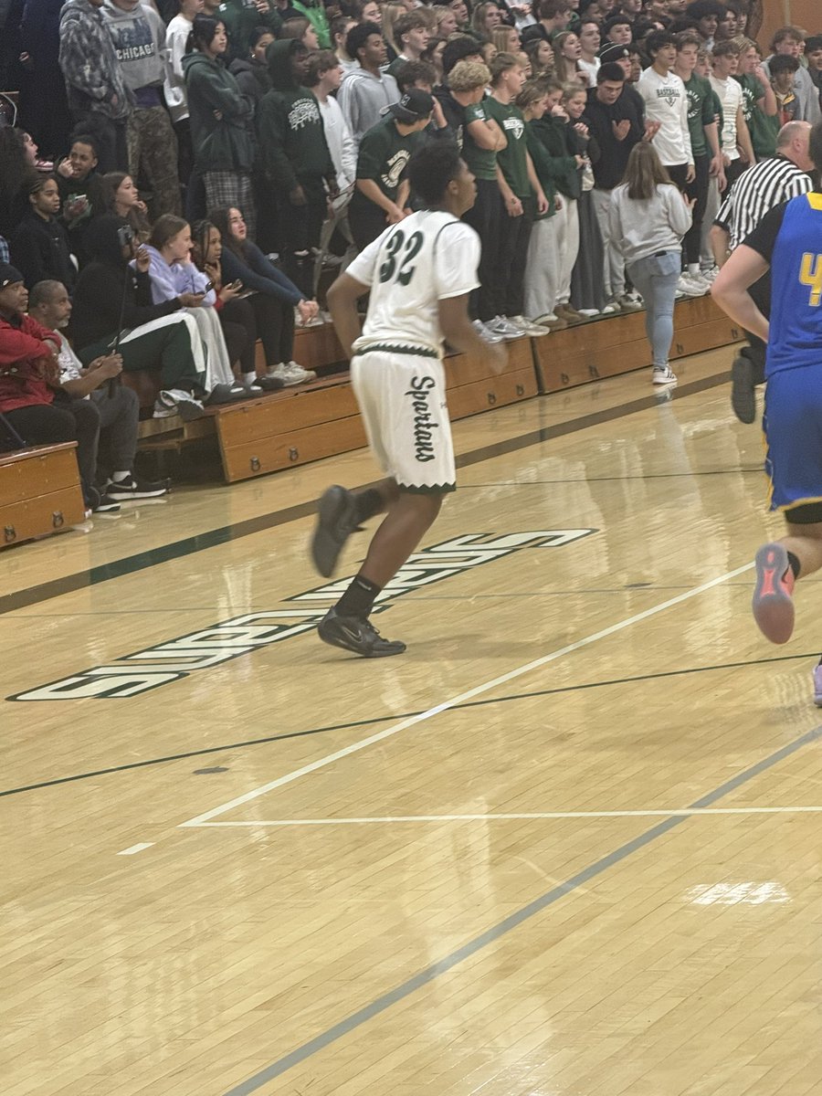 SingletonEd2's tweet image. Kj Cross w/ offensive rebound and the put back Memorial 17 Madison West 6 
9min left #wisbb @ny2lasports @Ny2laWisconsin