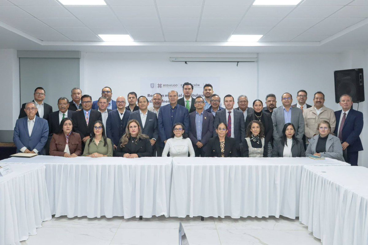 El titular de la Secretaría de Educación Pública de Hidalgo, Dr. <a href="/natycastrejonv/">Naty Castrejón</a>, presidió la reunión mensual con las y los titulares de las Instituciones Públicas de Educación Media Superior y Superior.