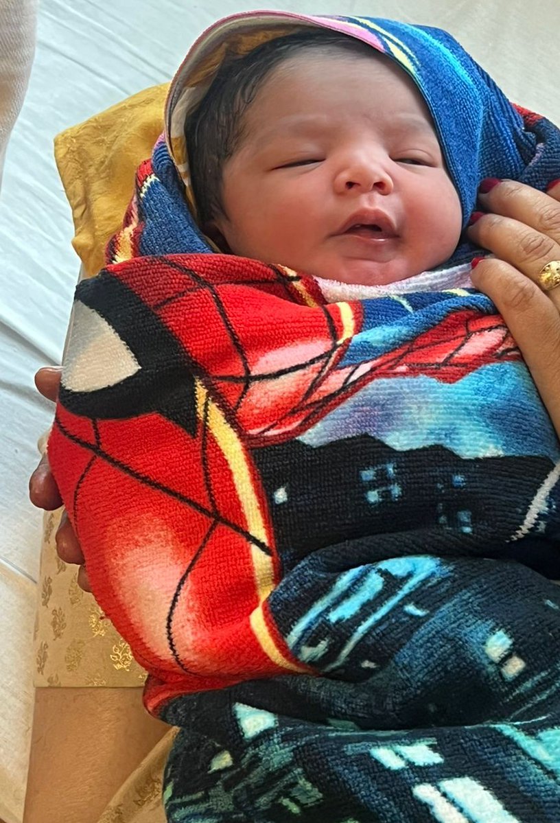 मेरे घर आई इक नन्ही परी 😍
चांदनी के हंसी रथ पे सवार.....
आप सभी इसे इसके सुखद आने वाले भविष्य के लिए अपना अमूल्य आशीर्वाद देकर कृतार्थ करिए ......!!