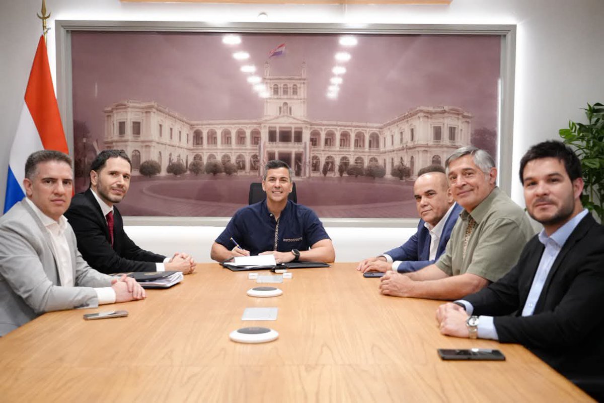 Recibí del Presidente de la República <a href="/SantiPenap/">Santiago Peña</a> 
el proyecto de Ley «QUE REGULA EL USO DE DISPOSITIVOS
ELECTRÓNICOS PORTÁTILES EN INSTITUCIONES EDUCATIVAS
EN LOS NIVELES DE LA EDUCACIÓN INICIAL, EDUCACIÓN
ESCOLAR BÁSICA Y EDUCACIÓN MEDIA ("DE LA SALUD Y
BIENESTAR MENTAL DE