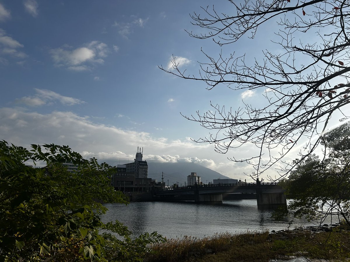 interwave12cub's tweet image. おはようございます(^^)
今日の桜島です。
天気は快晴！空気もウマイ。
寒いけどいい天気です。

フィギュアスケート男子、鍵山優真選手が圧勝でしたね！
自己ベスト更新！仕上がり最高でした！
これからが楽しみですね。

今日も一日、元気に楽しんでいきましょう！！！