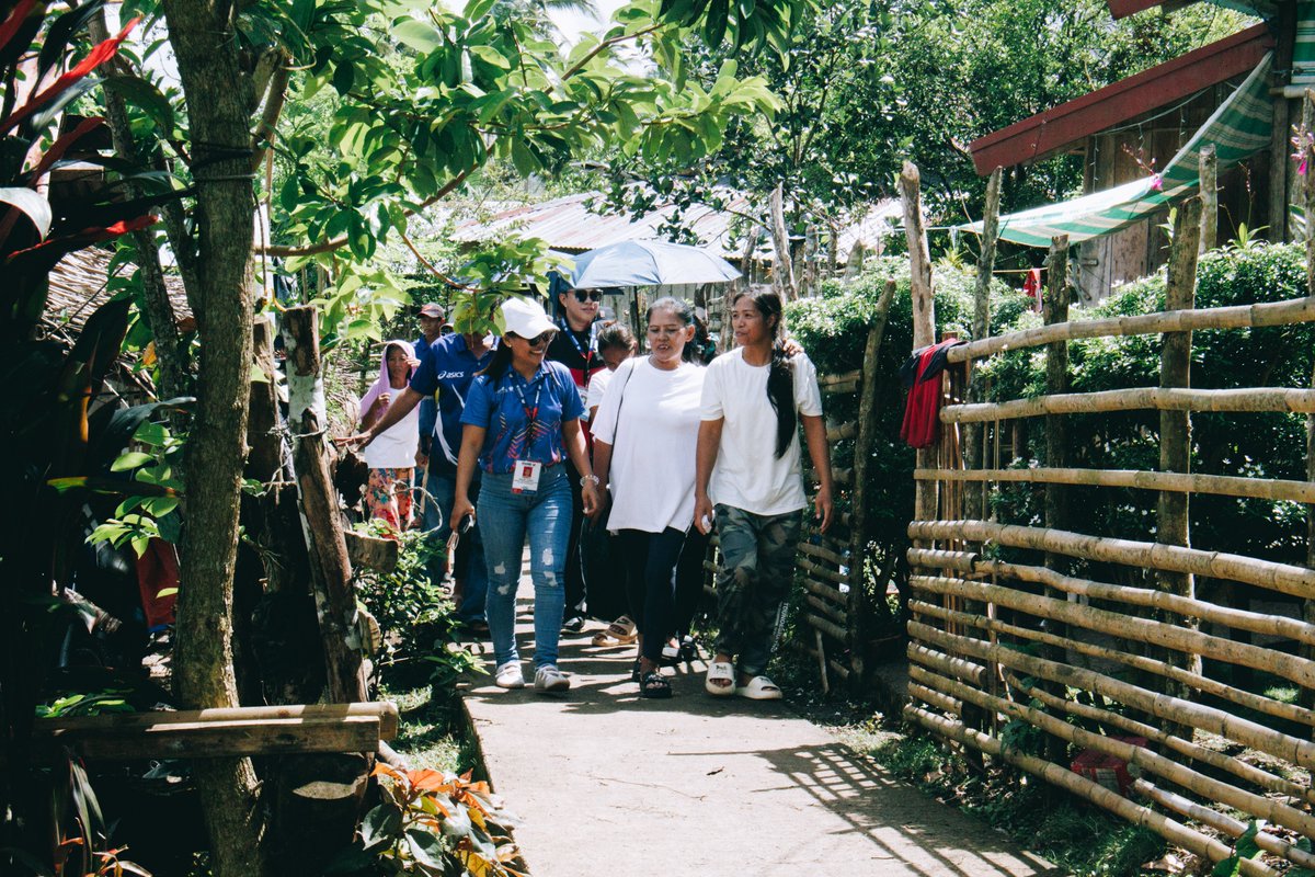 dswdfo5's tweet photo. DSWD FEATURE STORY: Steady Steps of a Mother for Community Service

READ THE FULL STORY AT: https://t.co/llkogLui77

#BawatBuhayMahalagaSaDSWD 
#MagKalahiTayoPilipinas https://t.co/2wUhlvjxdZ