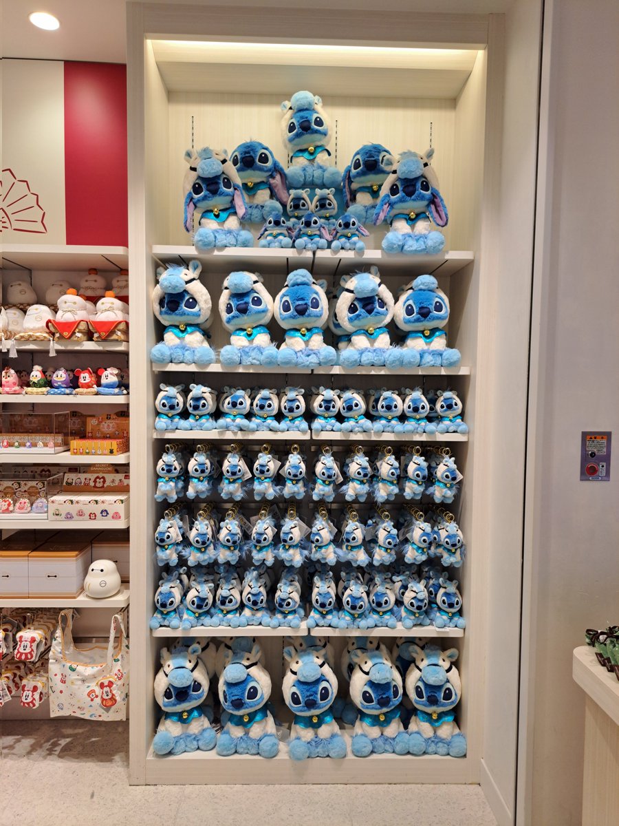 今の時点でフラッグシップ東京は、干支のスティッチのぬいぐるみ全種類