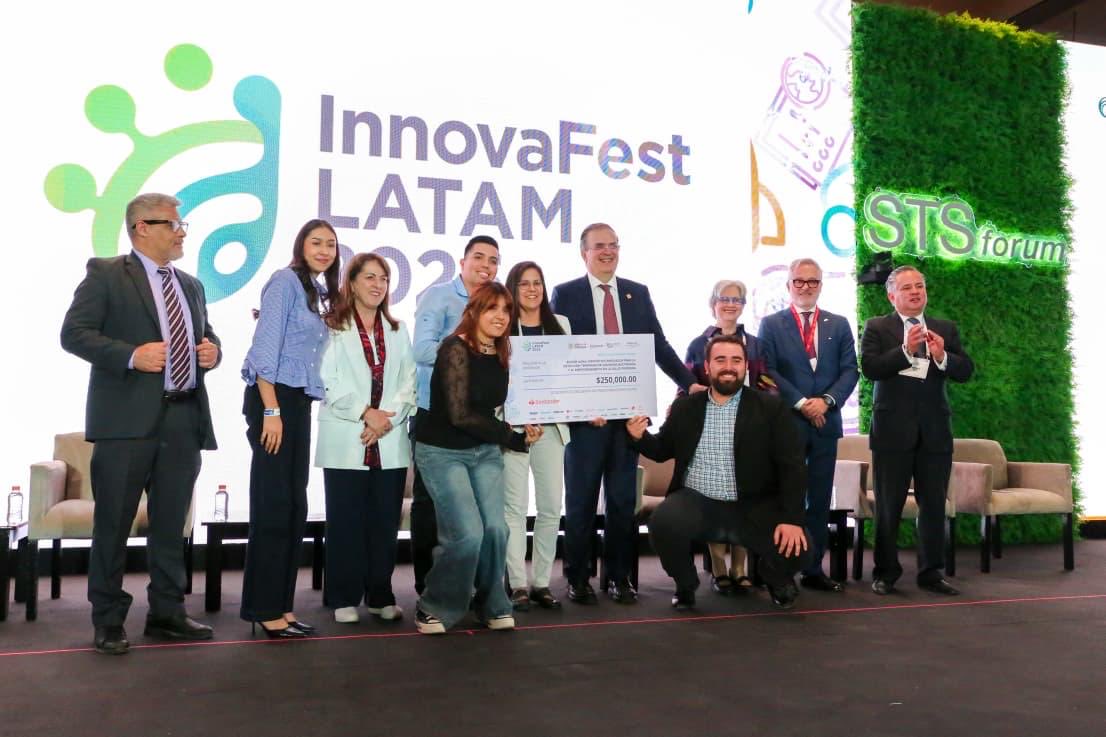Entregamos los premios a la innovación 2025 en la InnovaFest . Aumentaron 40% las  patentes durante el año y se rompió record histórico. La innovación se mueve y rápido en nuestro país !!