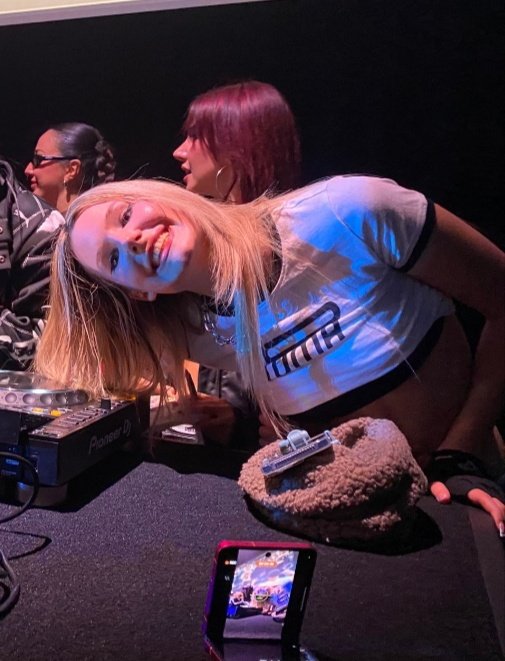 lansman gecesinden Lidya Pınar videoları&amp; fotoğrafları 
౨ৎa thread