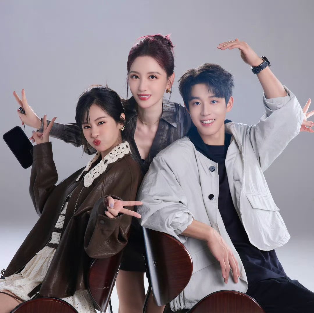 dlitechan's tweet photo. #WuYuheng wb update with #ZhengHeHuizi and #ZhangMeng after wrapping up the drama
#StandOrFall https://t.co/W534e0d2Wi
