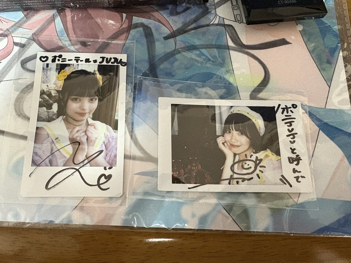 黄色のお二人のチェキ届いた。どっちも良い写真。奇跡的にポーズ対に