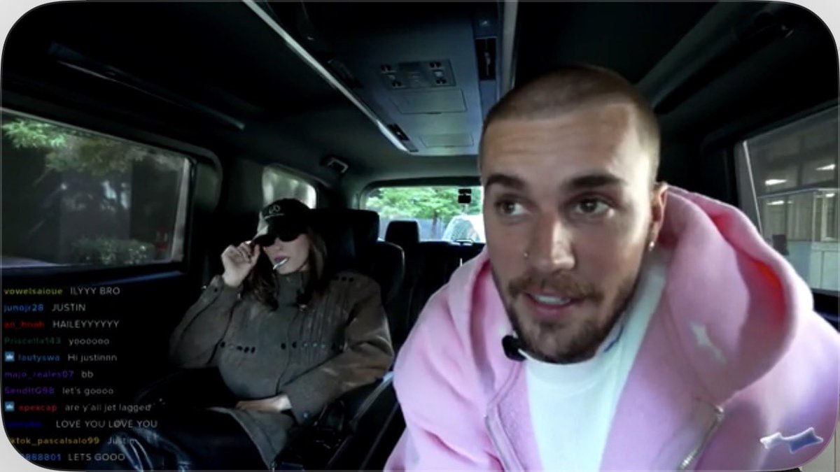 ibeliebersmx's tweet image. Justin puso “Mistletoe” en el en vivo.