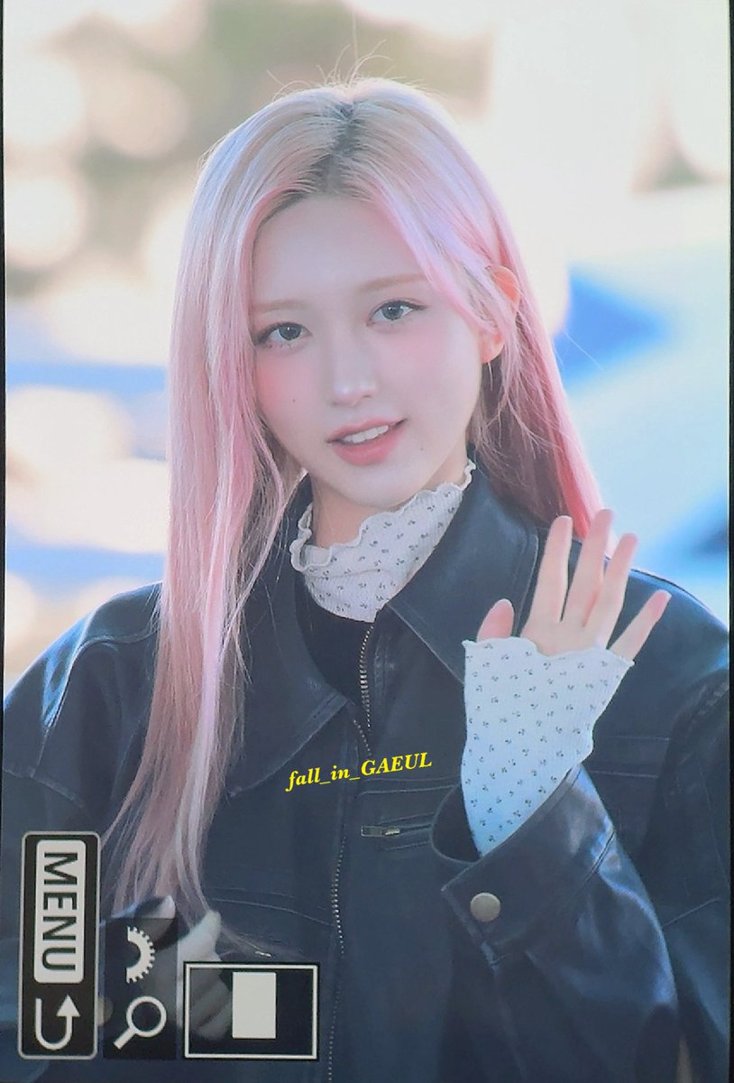 fall_in_gaeul's tweet photo. 251205 pre3

#가을 #김가을
#ガウル #GAEUL
#IVE #아이브 https://t.co/Rq3XTbkC5R