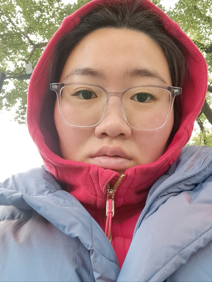 aoyamakareko's tweet photo. 今天骑行15km绕西湖，路过苏堤时撞见满池睡莲初绽，风里都是桂花香～骑到雷峰塔下还蹭了杯免费凉茶，今日份快乐超标 https://t.co/0BPENdLm7e
