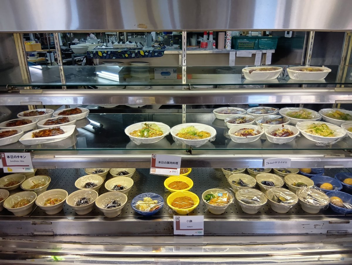 おはようございます🌞本日もよろしくお願い致します🙇
本日のメニュー！
鶏天チリソース
白身フライ＆カツオカツタルタルソース
月見麻婆丼
本日デザートチーズスフレあります🧁
皆様のお越しをお待ちしております！