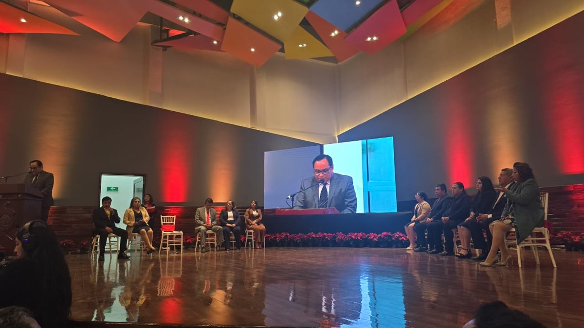 Me dio mucho gusto acompañar a Rafael Vázquez de la Rosa, presidente municipal de Chiconcuac, en su primer informe de gobierno. Su compromiso y cercanía con la comunidad ya está trayendo bienestar para su municipio. ¡Enhorabuena!