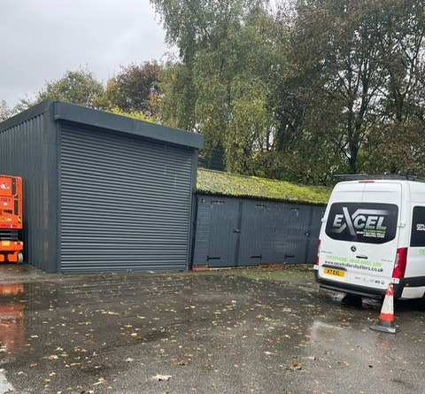 Exceldoors's tweet image. This one was all about control and reliability. 👇
 
We installed a custom-sized roller shutter, powder-coated in Anthracite for a smart, modern finish. It’s fitted with easy-to-use remote controls and a manual override for added reassurance during power cuts and emergencies. 🔒