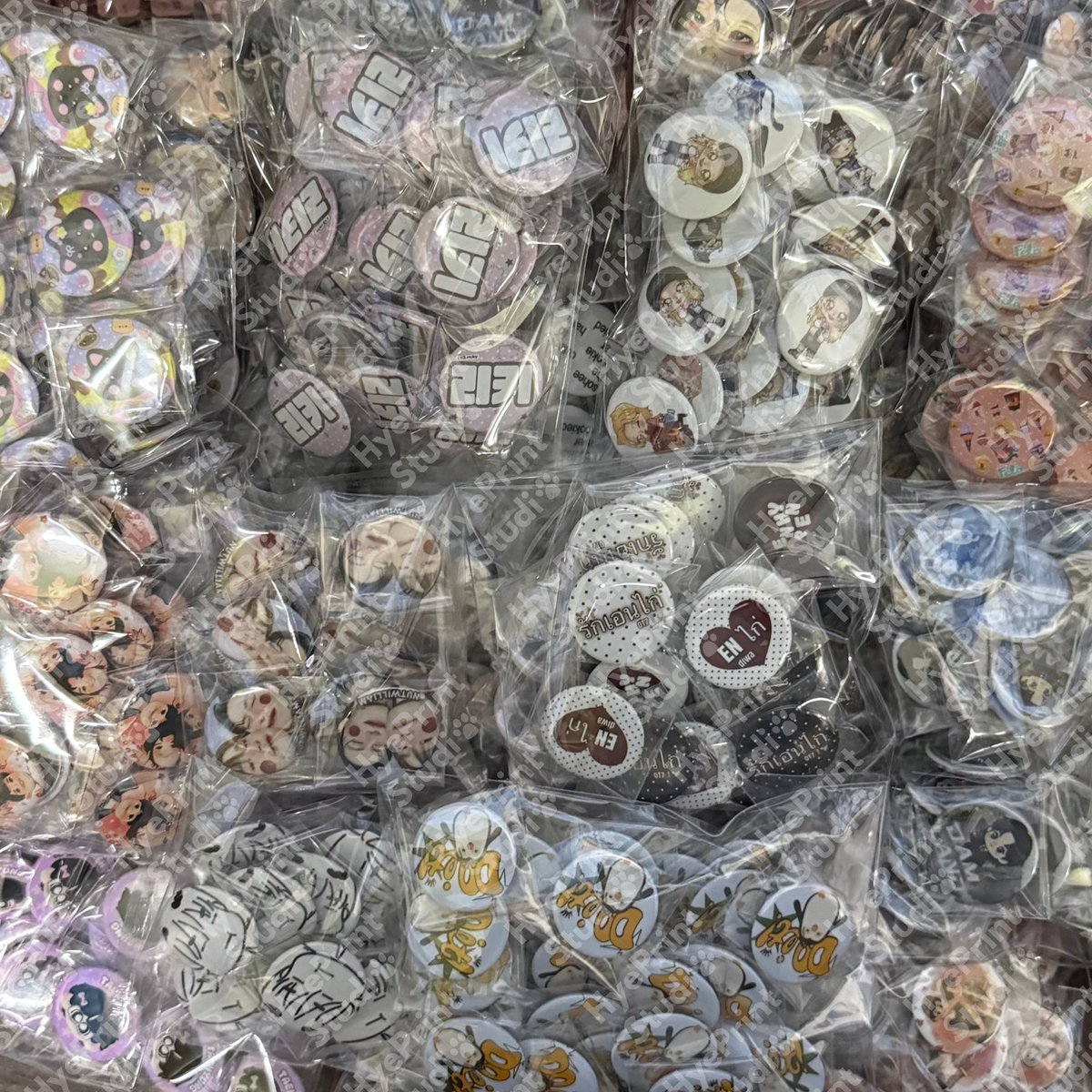 รับผลิตเข็มกลัด size 32 mm
งานไทย รับเรื่อย ๆ ไม่มีปิดรอบค่ะ 🙌🏻

— ราคา 3.5 บาท / ชิ้น
ขั้นต่ำลายละ 5 ชิ้น มีซองใสแยกชิ้น

รอผลิตประมาณ 10-14 วัน
สนใจสั่งทำทัก dm ได้เลยนะคะ 🙇🏻‍♀️🤍

#รับทำของแจก #รับทำเข็มกลัด