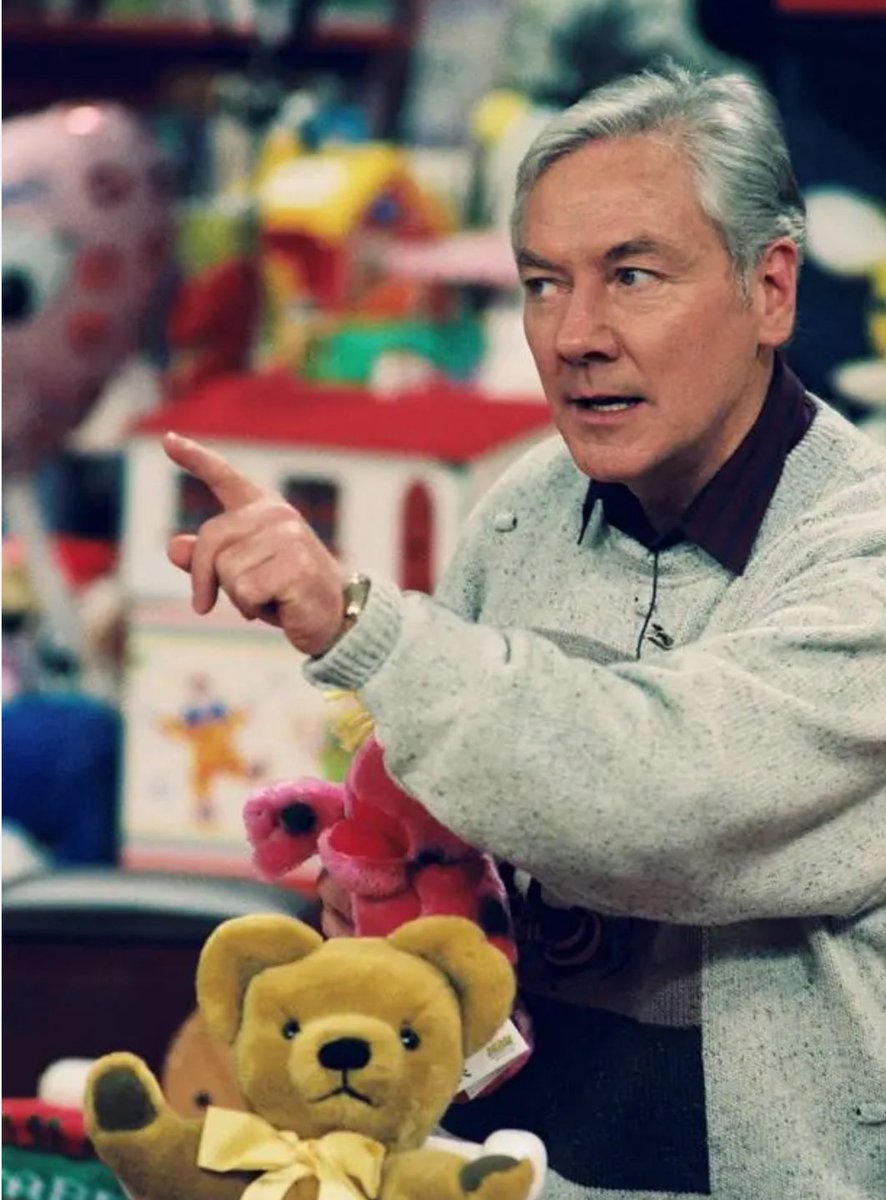 HenryMcKean's tweet image. “Gaybo is looking down at you saying ok just don’t mess it up.” Patrick Kielty on the 50th Toy Show Anniversary. Join us backstage as the Grinch steals tonight’s Late Late Toy Show! #LateLateToyShow @NTBreakfast @NewstalkFM @PatricKielty