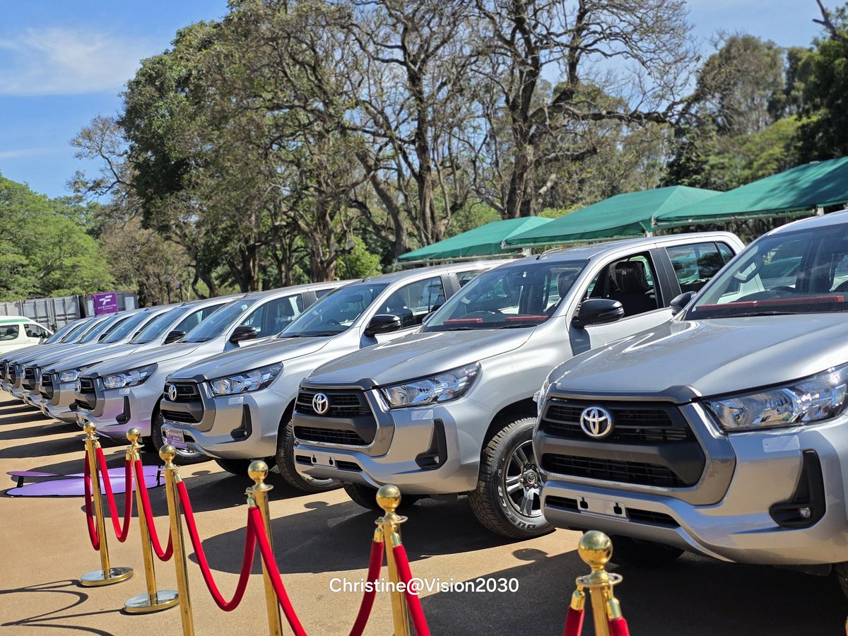 chrissy10charu's tweet image. Today, His Excellency President Dr ED Mnangagwa will present motor vehicles to YoungWomen4ED led by National Chair Hon Minister Tatenda A Mavetera and Women’s League led by Senate President Hon Mabel Chinomona at the State House. This gesture will enhance their mobility and…