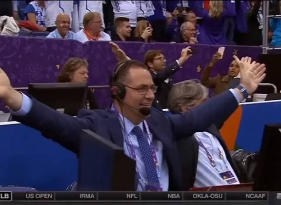 Για να καταλάβουμε λίγο τι ξεφτιλικι έγινε χθές το βράδυ στην Αττική χθες έγιναν δεκάδες προπονήσεις παιδικό εφηβικών τμημάτων κ πουθενά δεν έγινε απαγόρευση.ΠΟΥΘΕΝΑ όμως.
Μάλλον Κ. <a href="/nhardalias/">Nikos Hardalias</a> υπάρχουν 2 κατηγορίες πολιτών σε αυτή τη χώρα
-<a href="/VaggelisIoanno2/">VIoannou</a> σας αγαπάνε κ οι 200🫶