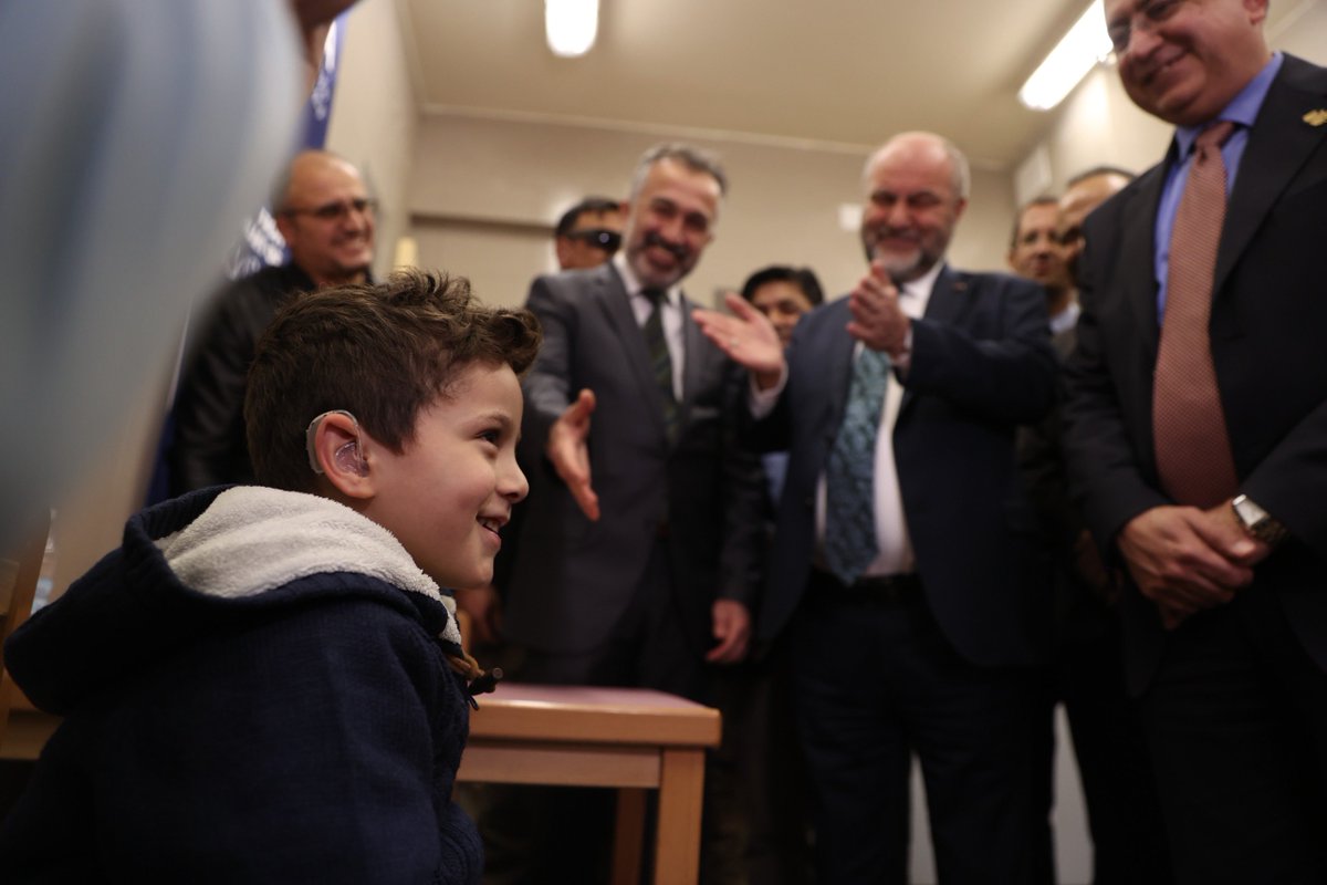 abdullah_eren's tweet photo. Küçük yüreklerin her birinde duyulmayı bekleyen bir umut ve bir ses vardır.

Bu anlayışla, #TİKA olarak Dünya Engelliler Günü kapsamında Suriye’nin başkenti Şam’da, ülkenin farklı bölgelerinden gelen 63 işitme engelli kardeşimize toplam 100 adet işitme cihazı ulaştırdık.

Dünyanın neresinde olursa olsun, miniklerimizin daha engelsiz bir geleceğe ulaşabilmesi için yan yana, omuz omuza çalışmaya devam edeceğiz.