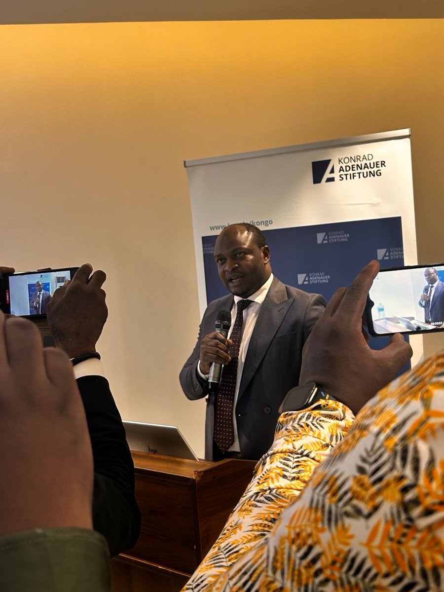 kaskongo's tweet image. Avec IDLP, nous avons réuni des professeurs, membres des ONGs et partis politiques, des chercheurs et la société civile, pour échanger lors d’un forum sur les #accords de #coopération RDC-CHINE et RDC-USA. 
Objectif : Etudier comment ces accords devraient profiter au Congo.