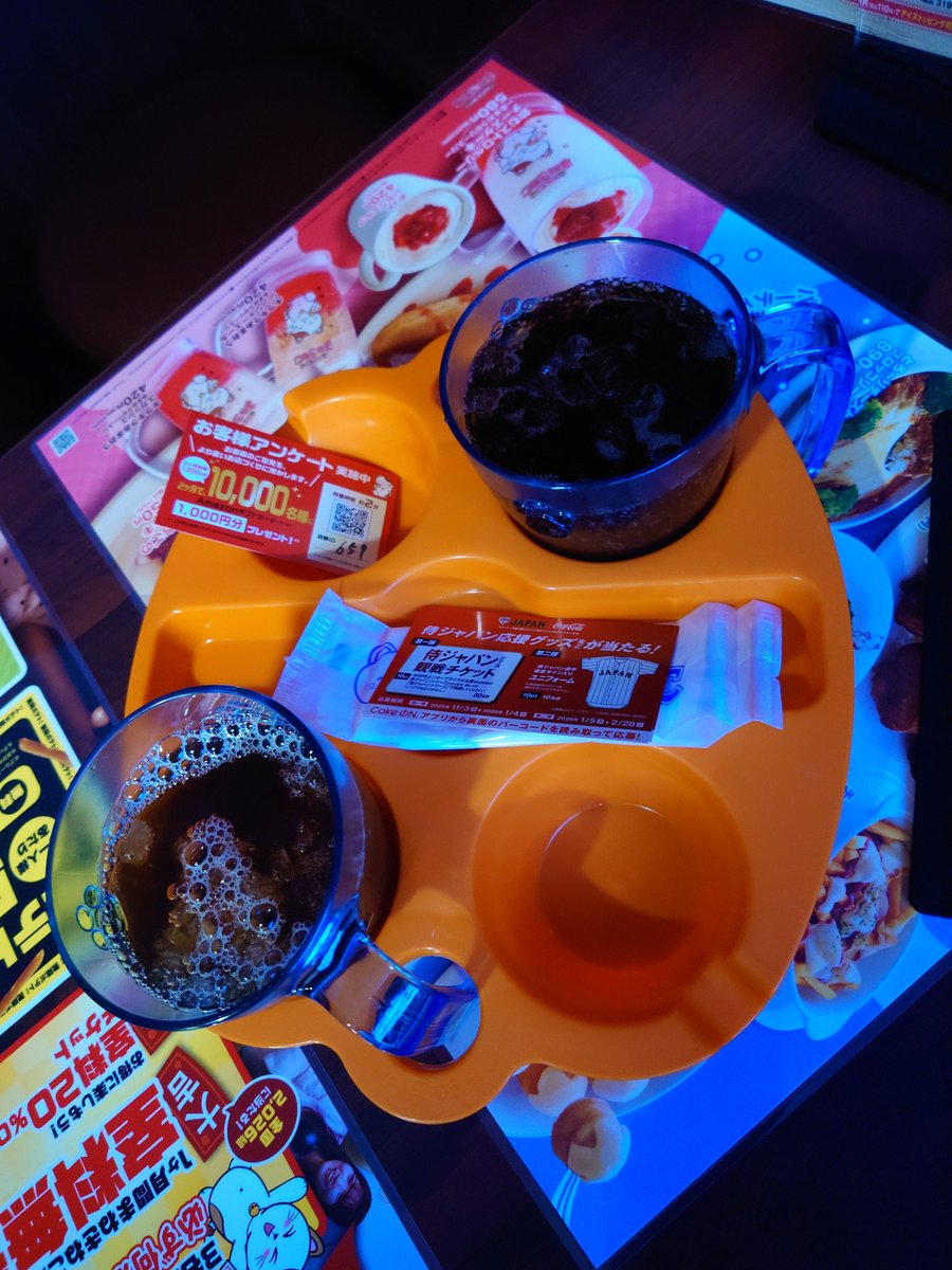 カラオケにきました なせかカップ2つくれました