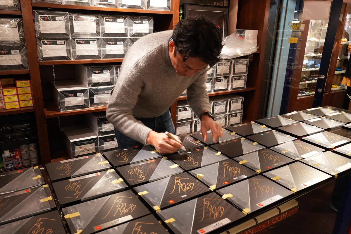 Make Up HKS R35 GT1000+ 谷口信輝サイン入り 株) エッチ・ケー・エス on X: 